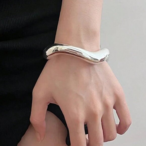 Silver Toned Women's Abstract Asymmetrical Open Bangle Top Rated! - Picture 2 of 6